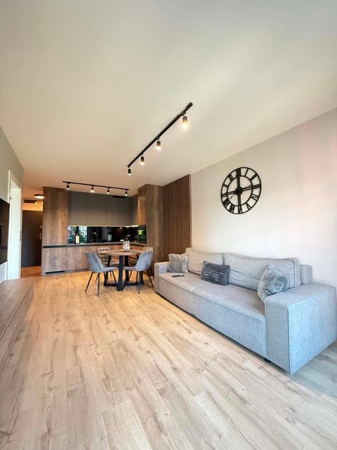TV and multimedia, Kitchen or kitchenette, Living room, Seating area, Dining area