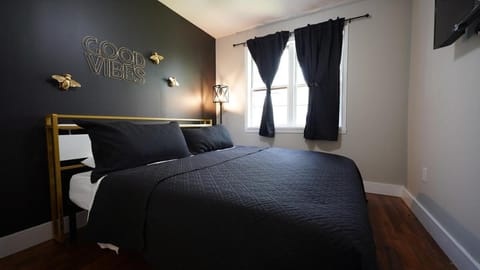 Honey Pot House House in Novi