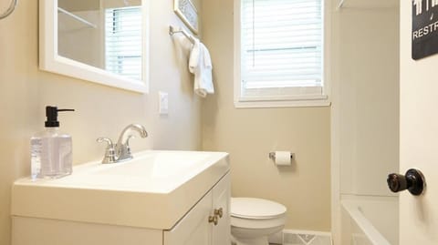 Honey Pot House House in Novi