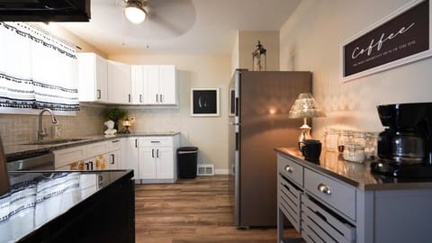 Honey Pot House House in Novi