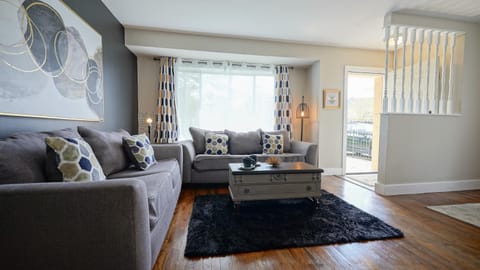 Honey Pot House House in Novi