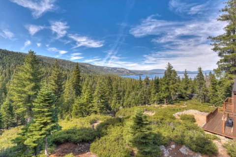 Chamberland Getaway Lake Views with Deck House in Homewood