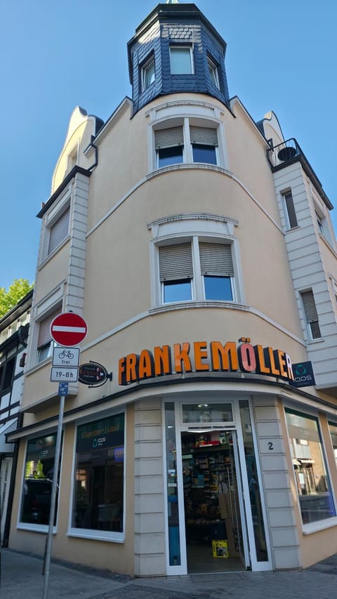 Property building, Street view, Location