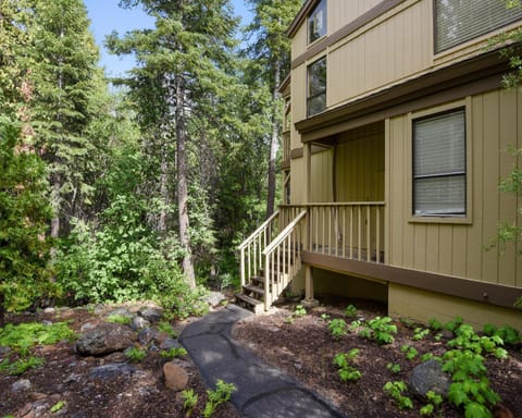 Enjoy Forest Views Retreat at Kingswood Village House in Tahoe Vista