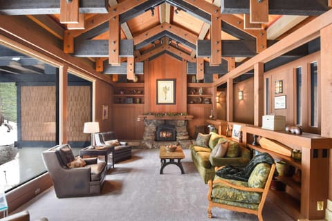 Joy on the River Stunning Waterfront Home for 10 House in Palisades Tahoe (Olympic Valley)