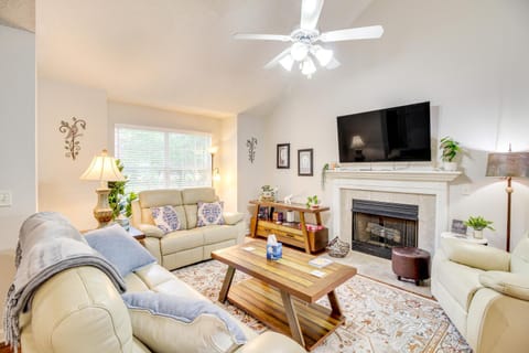 Deck and Yard Savannah Area Retreat! House in Pooler