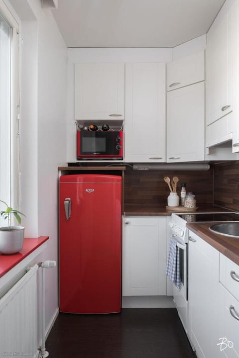 Kitchen or kitchenette, dishwasher, oven, stove