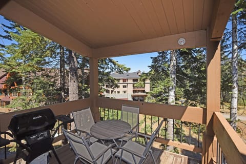 A Golden Getaway Pool Hot Tub Tennis & More House in Northstar Drive