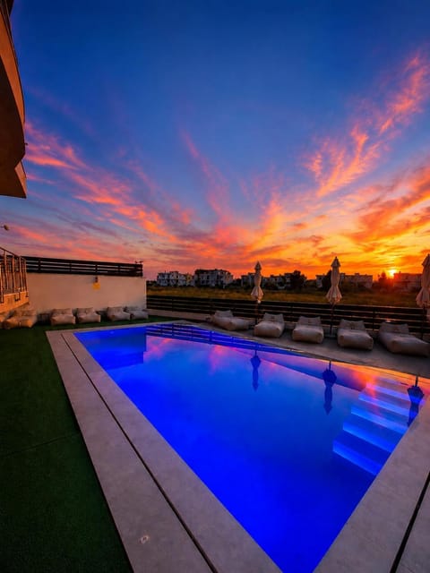 Property building, Restaurant/places to eat, Swimming pool, Breakfast