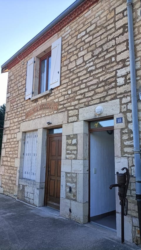 Home 18 Apartment in Dole