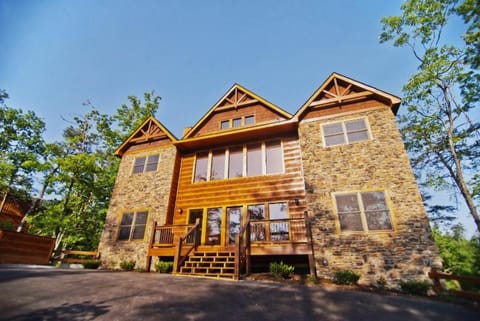 Pemberley Manor, free tickets, no catch! House in Pigeon Forge