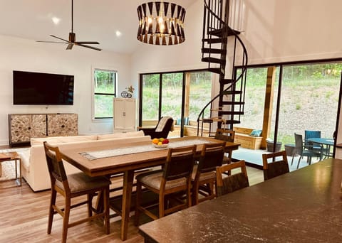 TV and multimedia, Living room, Dining area