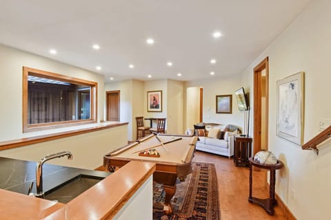 Luxury Mountain Chalet Deck w BBQ & Lake Views House in Dollar Point