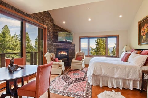 Luxury Mountain Chalet Deck w BBQ & Lake Views House in Dollar Point