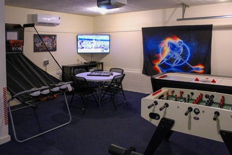 4 Mi to Massanutten Resort Family Home with Views! House in Massanutten