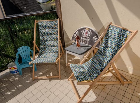 Balcony/Terrace, sunbed