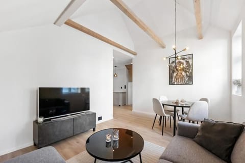 Communal lounge/ TV room, TV and multimedia, Living room, Seating area