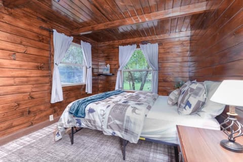 Little Redwood - Hocking Hills, Hot Tub & Games House in Falls Township