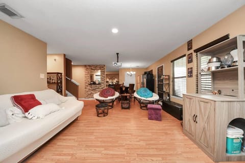 TV and multimedia, Living room, Photo of the whole room, Seating area