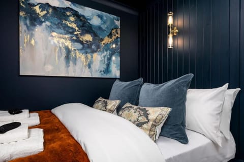 Sapphire Suite, The Stirling Residence Apartment in Stirling