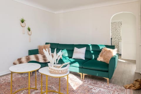 Art Deco Home 3 Min to UOFM House in Ann Arbor