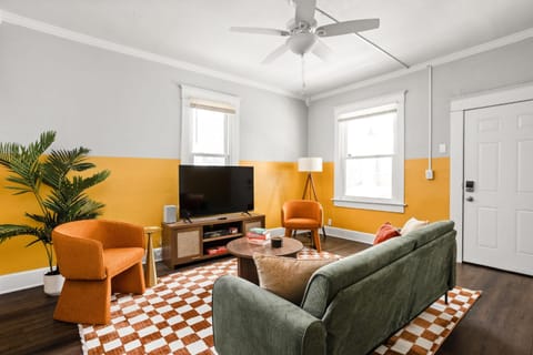 TV and multimedia, Living room, Seating area