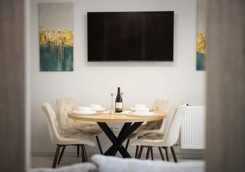 TV and multimedia, Living room, Dining area