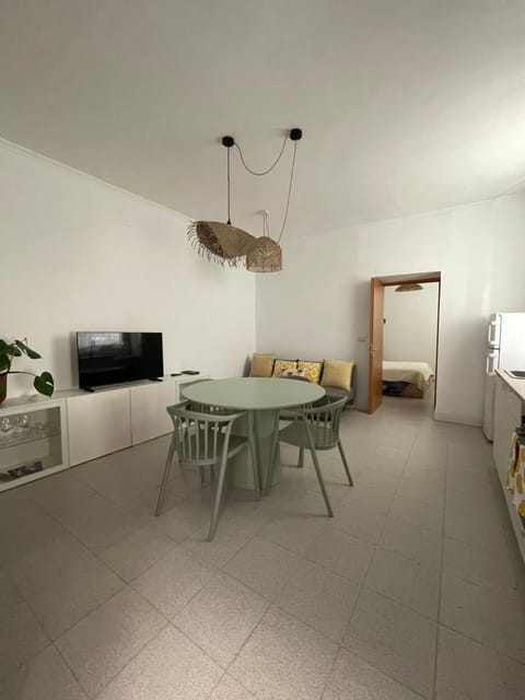 TV and multimedia, Kitchen or kitchenette, Living room, Dining area