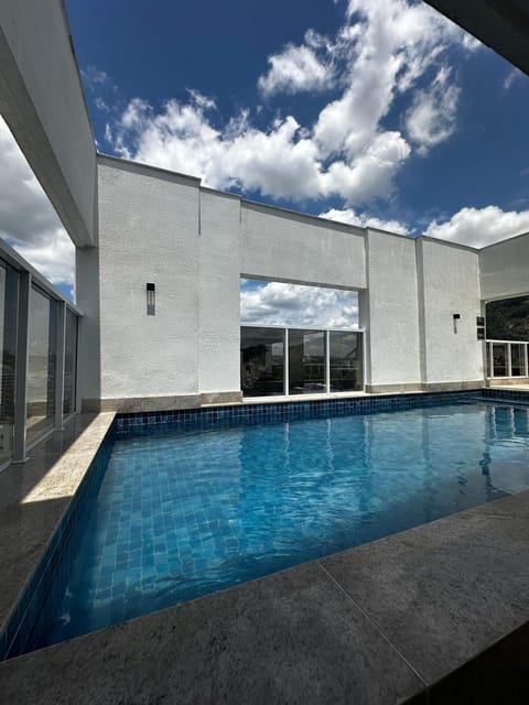 Studio com piscina e academia no Independência 915 Apartment in Juiz de Fora