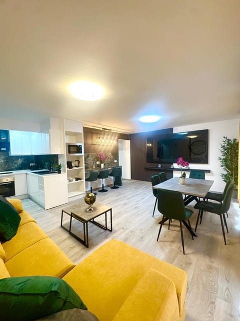 Kitchen or kitchenette, Living room, Seating area, Dining area, minibar