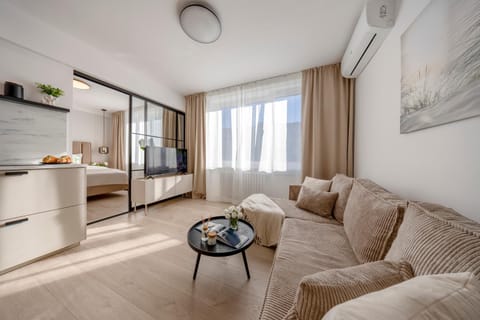 Bed, TV and multimedia, Living room, Photo of the whole room, Seating area, Dining area, Bedroom