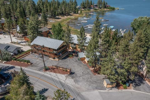 Bird's eye view, Lake view, Street view
