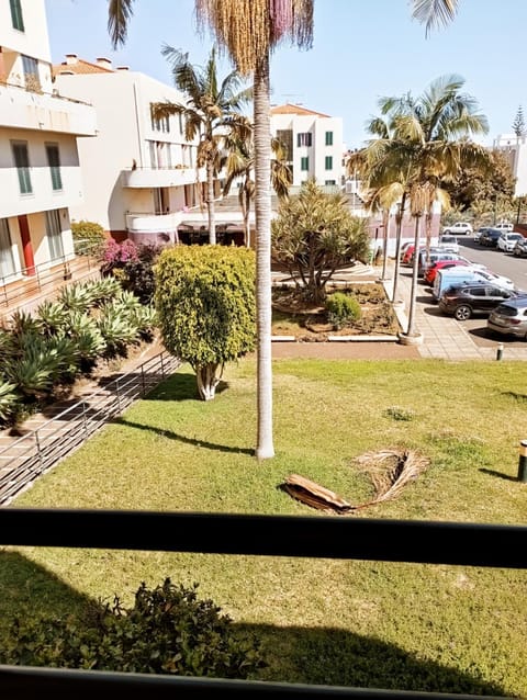 Property building, Spring, Garden, Garden view, Location, Parking