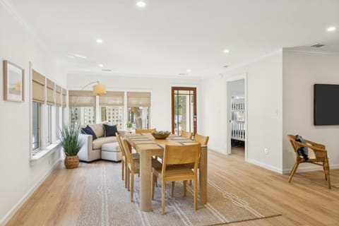 3 BR 3 BA 2 Kings Double Twin Bunk Sleeps 8 New Pool Beach gearBike rentals included Free pool heat House in South Forest Beach