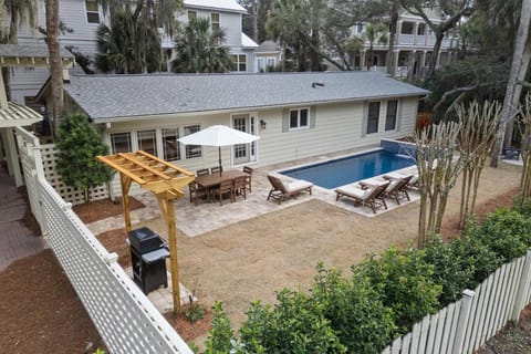 3 BR 3 BA 2 Kings Double Twin Bunk Sleeps 8 New Pool Beach gearBike rentals included Free pool heat House in South Forest Beach
