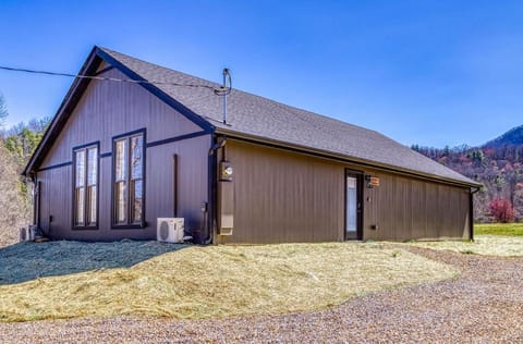 Owners Cabin -Pickleball Court, Creek, WIFI, Mountain Views, Starting at 99 Cabin in Cosby