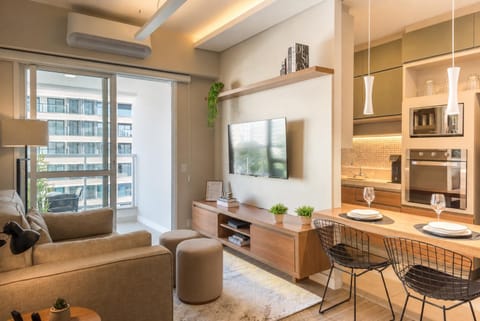 TV and multimedia, Kitchen or kitchenette, Living room, Seating area, Dining area