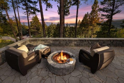 Eagles Nest - Hot Tub & Lake Views House in Somers