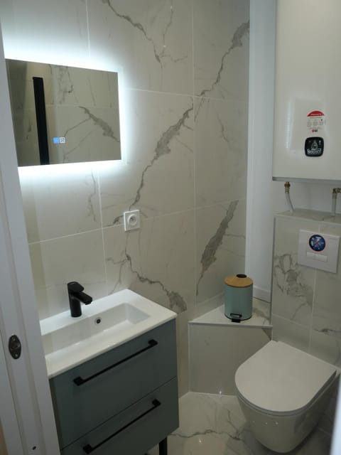 Cabana & Le Nid du Lac - Lakefront Apartment in Annecy