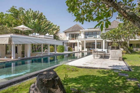 Exclusive 5-Bedroom Villa Stunning Ocean Views House in Bali