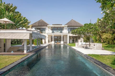Exclusive 5-Bedroom Villa Stunning Ocean Views House in Bali
