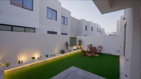 Property building, Patio, Day, Garden, Garden view