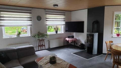 TV and multimedia, Living room, Photo of the whole room, Dining area