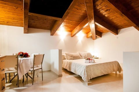 Bed, Coffee/tea facilities, Photo of the whole room, Bedroom