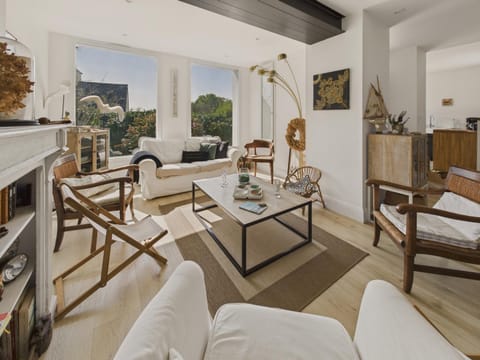 Communal lounge/ TV room, Living room