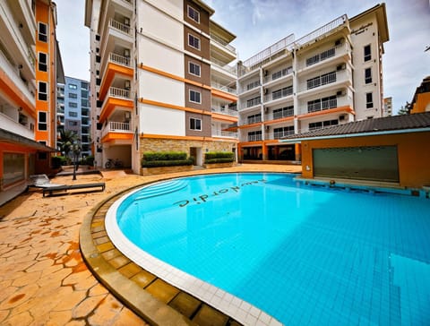 Swimming pool, Swimming pool