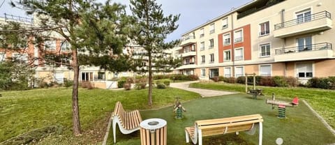 Chambre chez raissa, pièces communes partagées 2 Bed and Breakfast in Montigny-le-Bretonneux