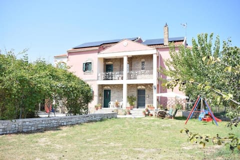 Property building, Day, Natural landscape, Garden, Garden view