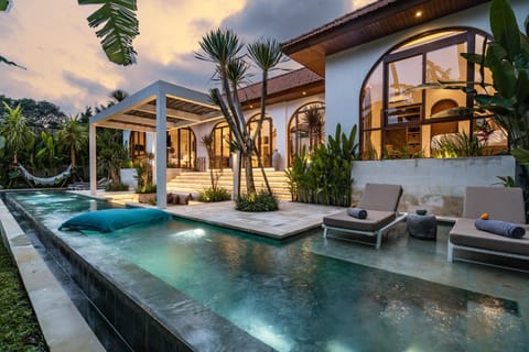 Property building, Pool view, Swimming pool, sunbed