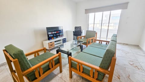 Communal lounge/ TV room, TV and multimedia, Living room, Seating area, Evening entertainment